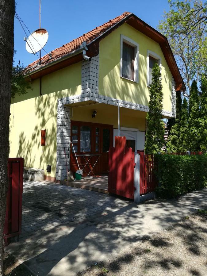 Edu Apartman Гайдусобосло Екстер'єр фото